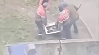 Russians Fight Over Washing Machines