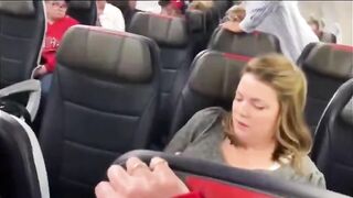 The Person Who Talked Nonsense On The Plane Was Abused By The Master