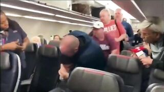 The Person Who Talked Nonsense On The Plane Was Abused By The Master