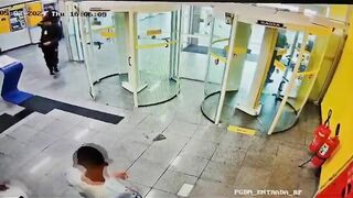 Teenager Shoots And Kills Security Guard At Bank