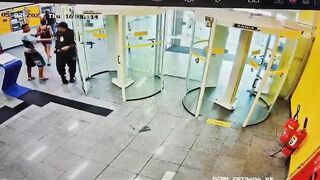 Teenager Shoots And Kills Security Guard At Bank
