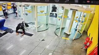Teenager Shoots And Kills Security Guard At Bank