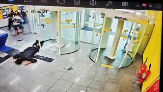 Teenager Shoots And Kills Security Guard At Bank