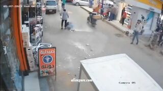 A Woman Walking On The Street Was Killed By A Rock That Fell On The Ground.