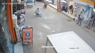 A Woman Walking On The Street Was Killed By A Rock That Fell On The Ground.