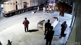 Brutal 2 Girls On Scooters Crashed Into Forklift (decapitation)