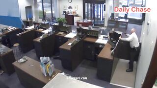 Bank Guard Shoots Robber 