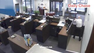 Bank Guard Shoots Robber 