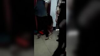 A Chinese Girl Was Beaten By Her Peers 