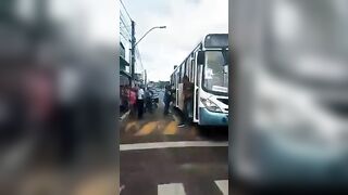 Pickpocket Caught On Bus Brutally Beaten 