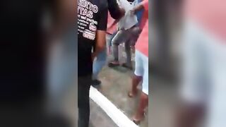 Pickpocket Caught On Bus Brutally Beaten 