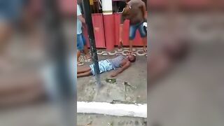 Pickpocket Caught On Bus Brutally Beaten 