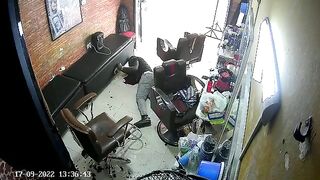 Customer Not Served - Filmed By Hairdresser 