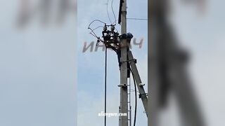 Electrician Climbed Electric Pole And Was Electrocuted To Death Due To Short Circuit