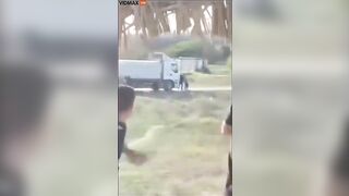 Hamas Loots Humanitarian Aid In Gaza, Palestinians Throw Stones At Them