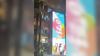 A Man Jumped From The Fourth Floor Of A Shopping Mall. Xuzhou Suning