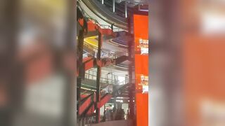 A Man Jumped From The Fourth Floor Of A Shopping Mall. Xuzhou Suning