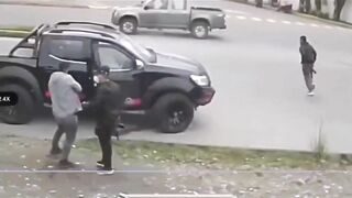 A Man In Ecuador Was Shot In The Body (CCTV + Series) TheYN