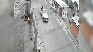[CCTV Footage] A Group Of Ecuadorian Men