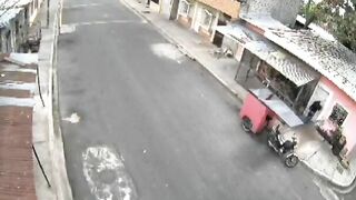 [CCTV Footage] A Group Of Ecuadorian Men