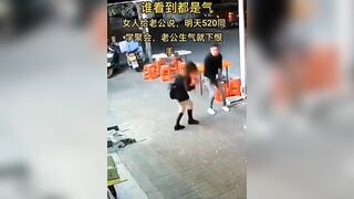 Restaurant Owner Beats Loud-mouthed Customer