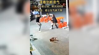 Restaurant Owner Beats Loud-mouthed Customer