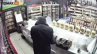 Hammer-wielding Robber Learns How Terrible Pepper Spray Can Be