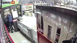 Hammer-wielding Robber Learns How Terrible Pepper Spray Can Be