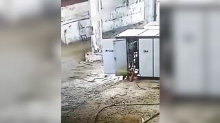 This Is How A Bad Electrician Works 