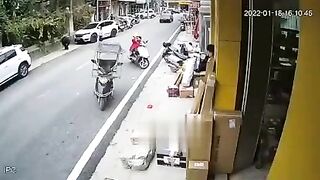 Driver Lost Control And Injured Many People 