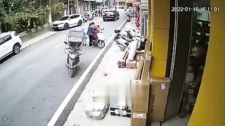 Driver Lost Control And Injured Many People 