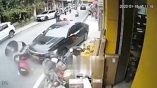 Driver Lost Control And Injured Many People 