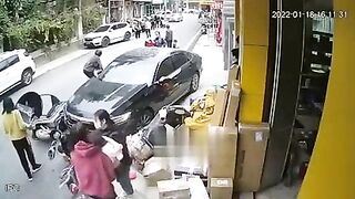 Driver Lost Control And Injured Many People 