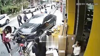 Driver Lost Control And Injured Many People 