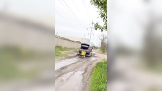 Drugged Courier Rushes To Deliver Order 