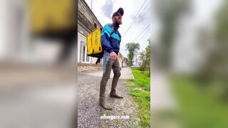 Drugged Courier Rushes To Deliver Order 