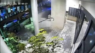The Mafia Boss Was Shot Dead In Front Of The Hotel.
