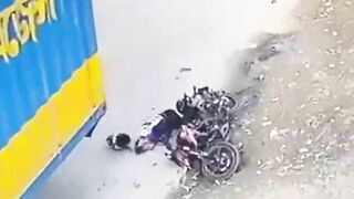 Truck Runs Over Cyclist's Head 