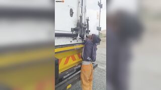 Truck Thief's Career Ends - Video - VidMax.com