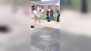 A Woman Attacked The Police, Her Wig Flying