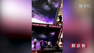 Acrobat 19 Survives Fall During Live Performance