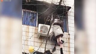 Disabled Man Rescues Pregnant Woman From Burning Building