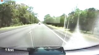 After A Large Truck Swerved In The Middle, The Drivers Turned In An Instant