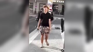 Idiot Attacks Pregnant Woman, Discovers Common Sense And Basic Etiquette