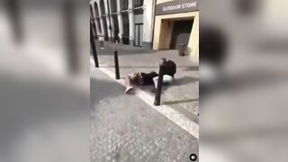 Idiot Attacks Pregnant Woman, Discovers Common Sense And Basic Etiquette