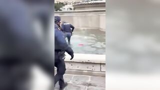 Italian Police Meet With African Migrants