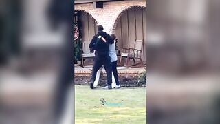 Crazy Karen Tries To Lock Up Los Delivery Driver