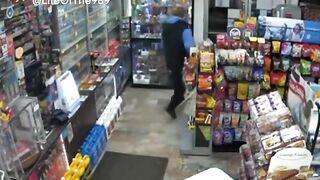 Man Survives Knife Attack With Cat-like Reflexes