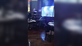 Huge Crack Appears In Aquarium At Houston Restaurant - Video -