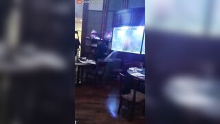 Huge Crack Appears In Aquarium At Houston Restaurant - Video -